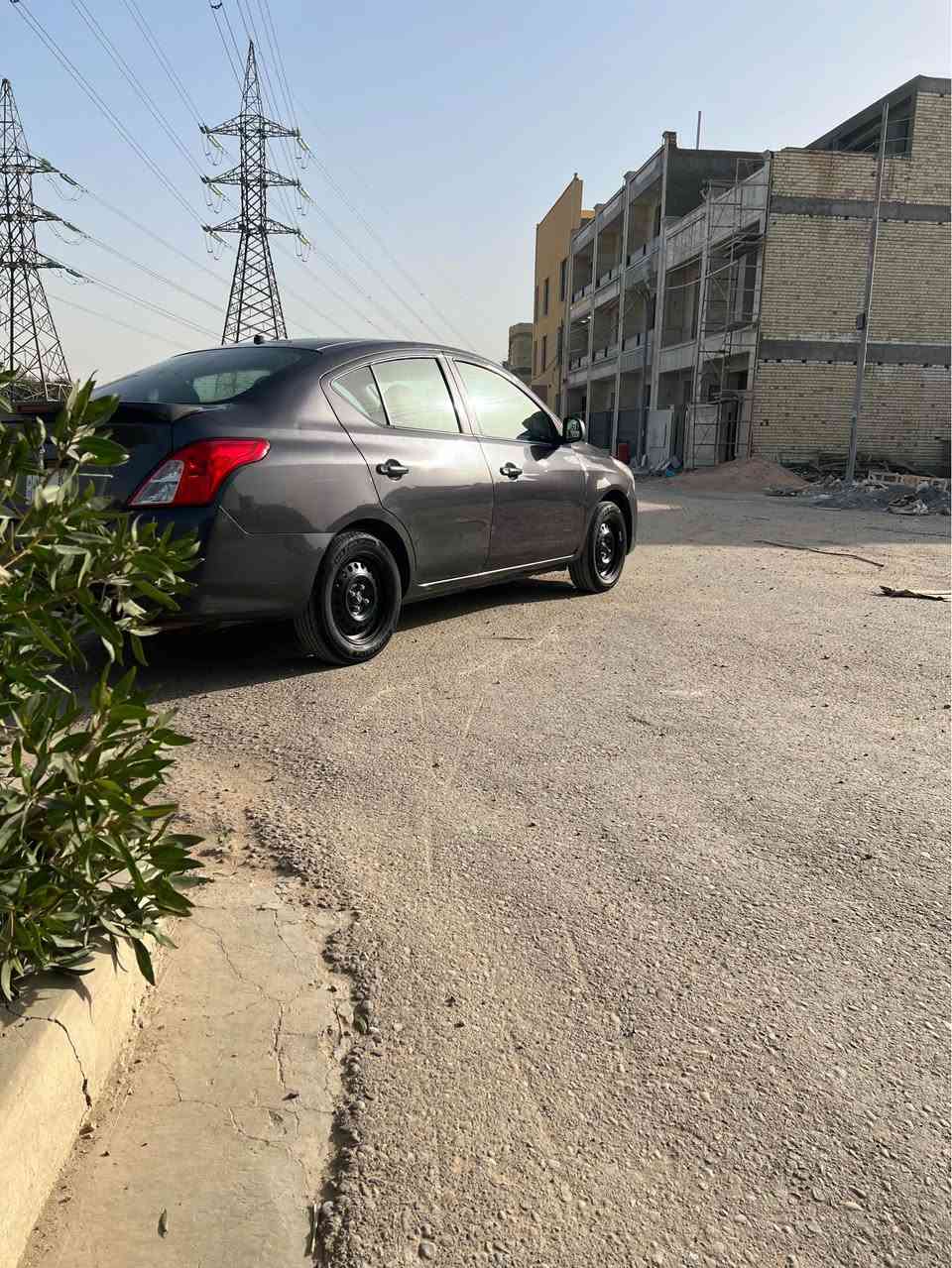 ‏﷽
سلام عليكم للبيع فقط نيسان فيرسا موديل 2015 
السياره نظيفه ماشيه 100 مايل تحكم جهتين وكاميرا بلمرايه والباقي المواصفات العاديه رقم بغداد مميز حادثه وجه قبق الصندوك والسوانار مرفق مع الصور السعر 88 $ وبيه مجال بسيط   ☎️   ***********                                                             ☎️   *********** بغداد, العراق
