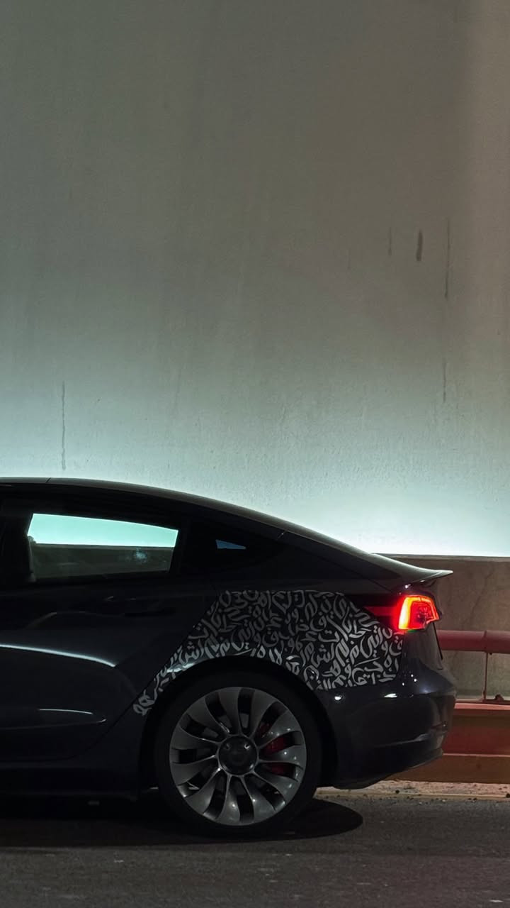 سلام عليكم
tesla model 3 performance 
2023 
اعلى فئة بالمودل ٣ 
دبل ماطور ٥٠٠ حصان
تسارع من الصفر للمية ب ٣.١ ثانية
السيارة فور ويل حادثها من امريكا جاملغ خلفي جهة الراكب و الجنطة و صار بيها تبديل و صبغ بالجاملغ الامامي جهة الراكب
السيارة كلش جديدة و ما بيها اي مشاكل و لا نقوصات و حيل معتني بيها و نظيفة
و اقل ممشى بيرفورمنس بالعراق كلة ماشية بس ٣٠ الف كيلو ( ركز كيلو وليس ميل ) 
و نظافة السيارة واضحة من الصور تعال و شوف بعينك 
السيارة باسمي شرط التحويل ثاني يوم 
رقم بصرة
السيارة اونلاين و وياها ملحقات الشاحنة كاملة 
السعر ٢٣٥$ و بيها مجال بسيط للطيبين
للبيع او المراوس حسب الرغبة
للتواصل 
***********
مكاني البصرة حي المهندسين
