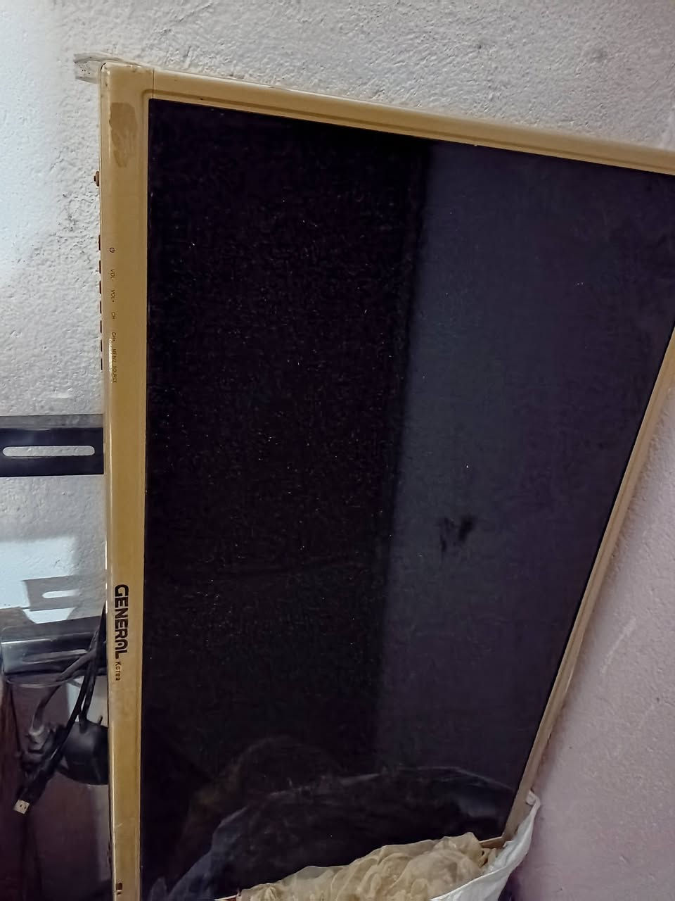 بلازما حجم 32 جنرال 
ما عرف بيهه نت لا 
***********
