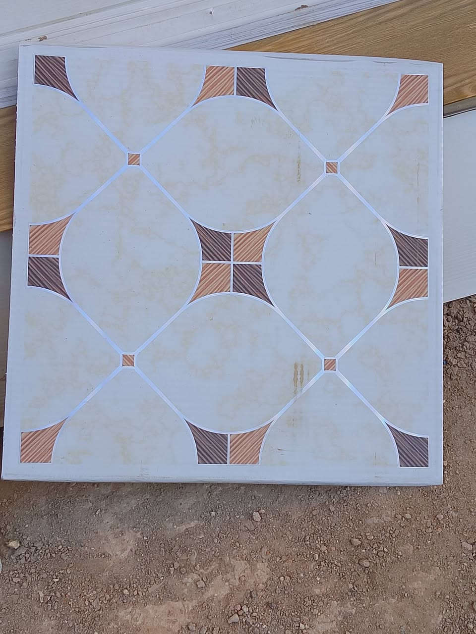 السلام سقف ثانوي للبيع /30 متر/ سعر المتر 4الف/والتغليف الجداري نفس السعر/ للستفسار الاتصال ***********
