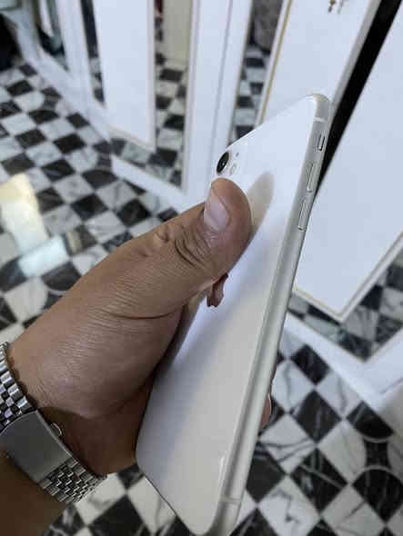 ايفون 11 عادي ذاكره 128 بطاريه 78 ماكو كل صرف الجهاز وتر بروف ضد المي يعني نهائياً ممبدل بي ركز الجهاز مو امريكي 285 وبي مجال 
مكاني كربلاء/الامام عون/***********
