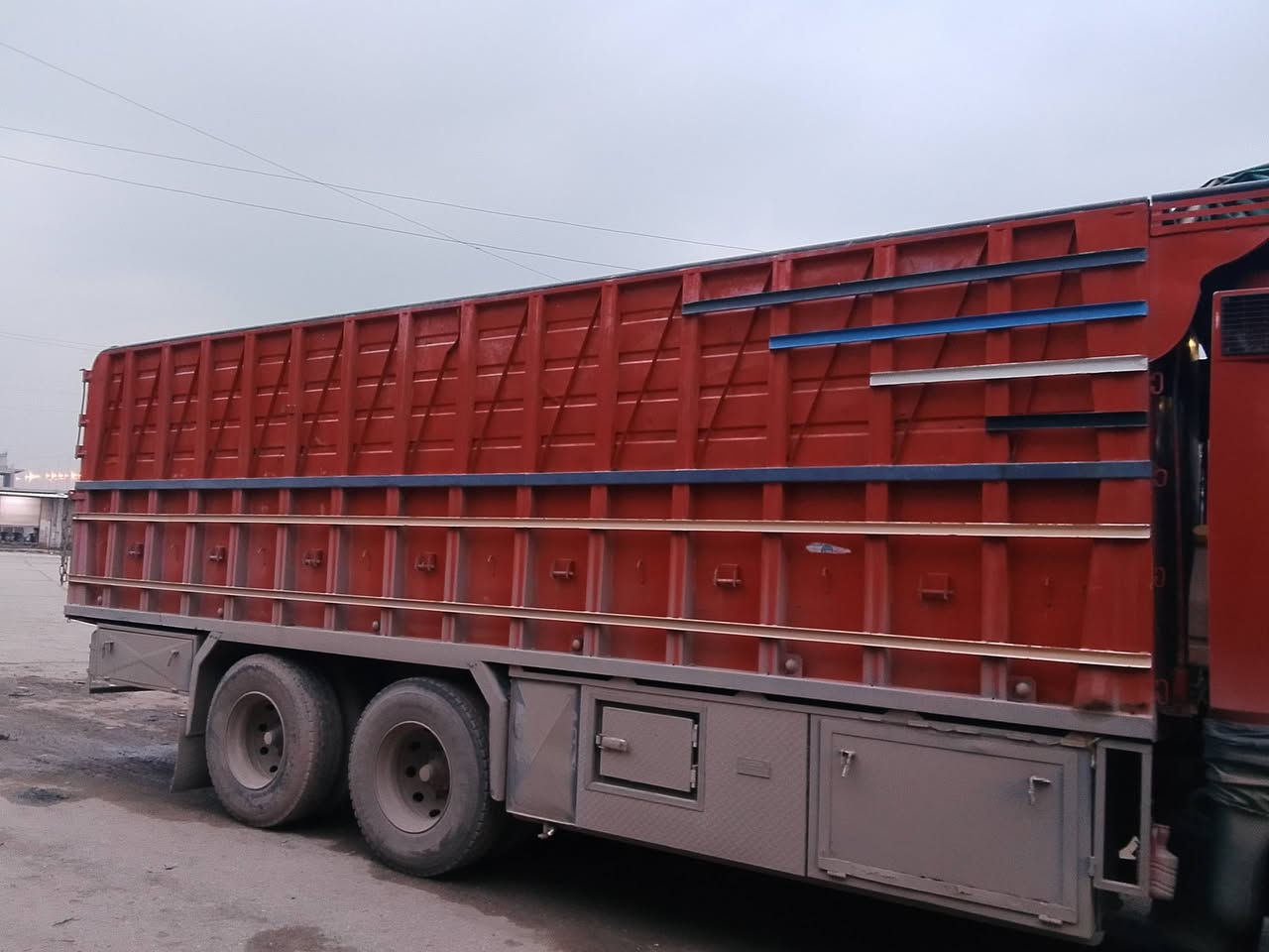 بودي البيع الطول 30و7 كامل ثلجا ومطبخ وقفيص مكلف بل نشر الاتصال عل رقم ***********&&& ***********
