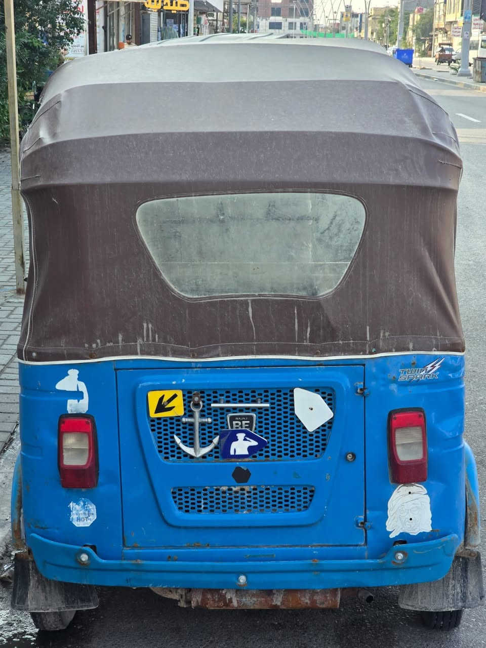 سلام عليكم تكتك موديل 2021 تكتك رقم وسنويه تكتك مجفته تجفيت شركه وبيها وضرباتها تجي وتشوفهن ممبينات السعر 6 ملايين ونص للاستفسار ***********
