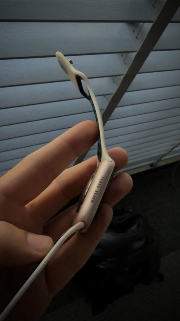 ساعة Apple watch sirres الجيل 10 لون ذهب وردي حجم 46 بطارية 92 مكانها بغداد حي القاهرة او حي القادسية السعر 325 للاستفسار *********** مموجود بالتعليقات
