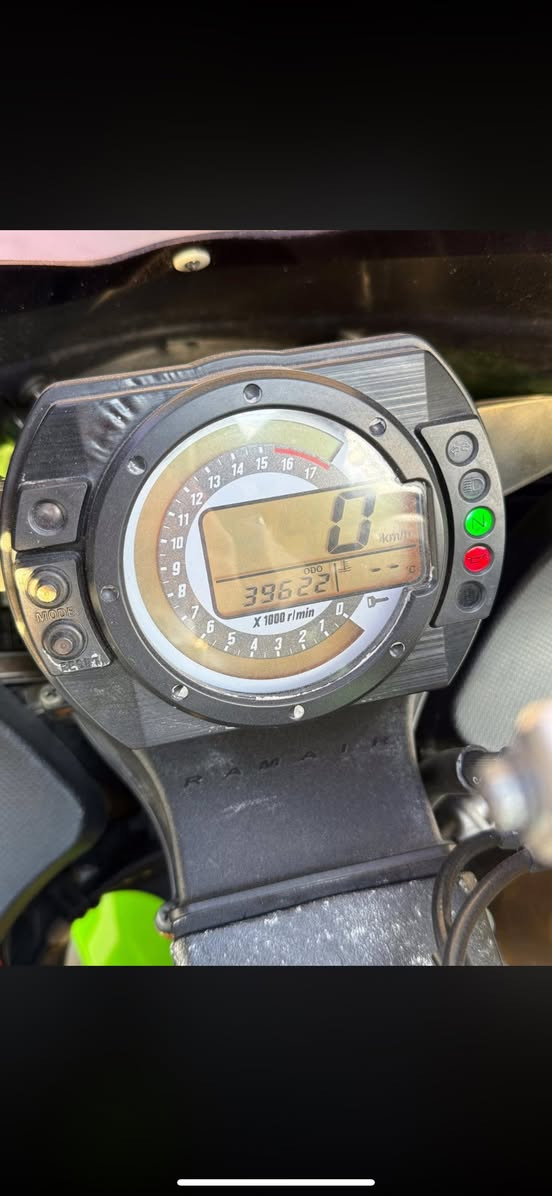 السلام عليكم بيع فقط كوزاكي 636 2006 دخول جديد انظف دراجه بمديلها كامله مناقصها شي وبرغي ممفتوح بيها عيلها غراض من اليابان جاملغ كاربون جامه اماميه سوده مري لايتات زنون عالي ناصي  بيها ‏السعر خاص مكان بغداد***********
