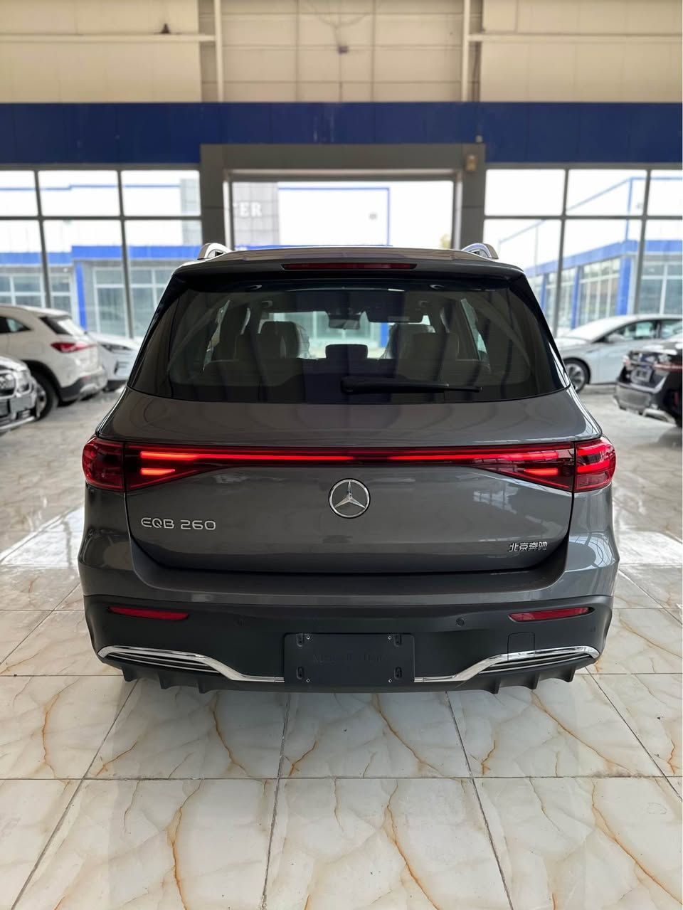 🚗 مرسيدس بنز AMG EQB 260
📅 موديل 2025
🔋 سيارة كهربائية بالكامل

💰 **السعر: 32,000 دولار شامل الترقيم**

⚡ **التسارع:** 0 – 100 كم/س خلال 8.8 ثواني
🔋 **سعة البطارية:** 73.5 kWh
📍 **مدى القيادة:** حتى 600 كم بالشحنة الواحدة

✨ **المواصفات:**
✔ قوة المحرك 190 حصان
✔ عزم 385 نيوتن متر
✔ سرعة قصوى 160 كم/س
✔ دخول وتشغيل بدون مفتاح
✔ شاشة مزدوجة + نظام MBUX الذكي
✔ كاميرات وحساسات 360°
✔ فتحة سقف بانورامية
✔ إضاءة داخلية متعددة الألوان
#CarsForSale #ElectricCar سميل, دهوك


**إذا كنت صاحب هذا الإعلان وتريد حذفه لأي سبب، رجاءا أرسل رسالة إلى الدعم الفني**