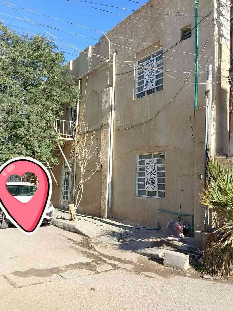 السلام عليكم 
دار للبيع المساحة 90 —ركن —
طابقين منفصلات يصلح للاستثمار 
6في 15
العنوان حي النصر القطاع 14 
خلف مطعم ريحانة بل ضبط
من صاحب العقار مباشر ***********
