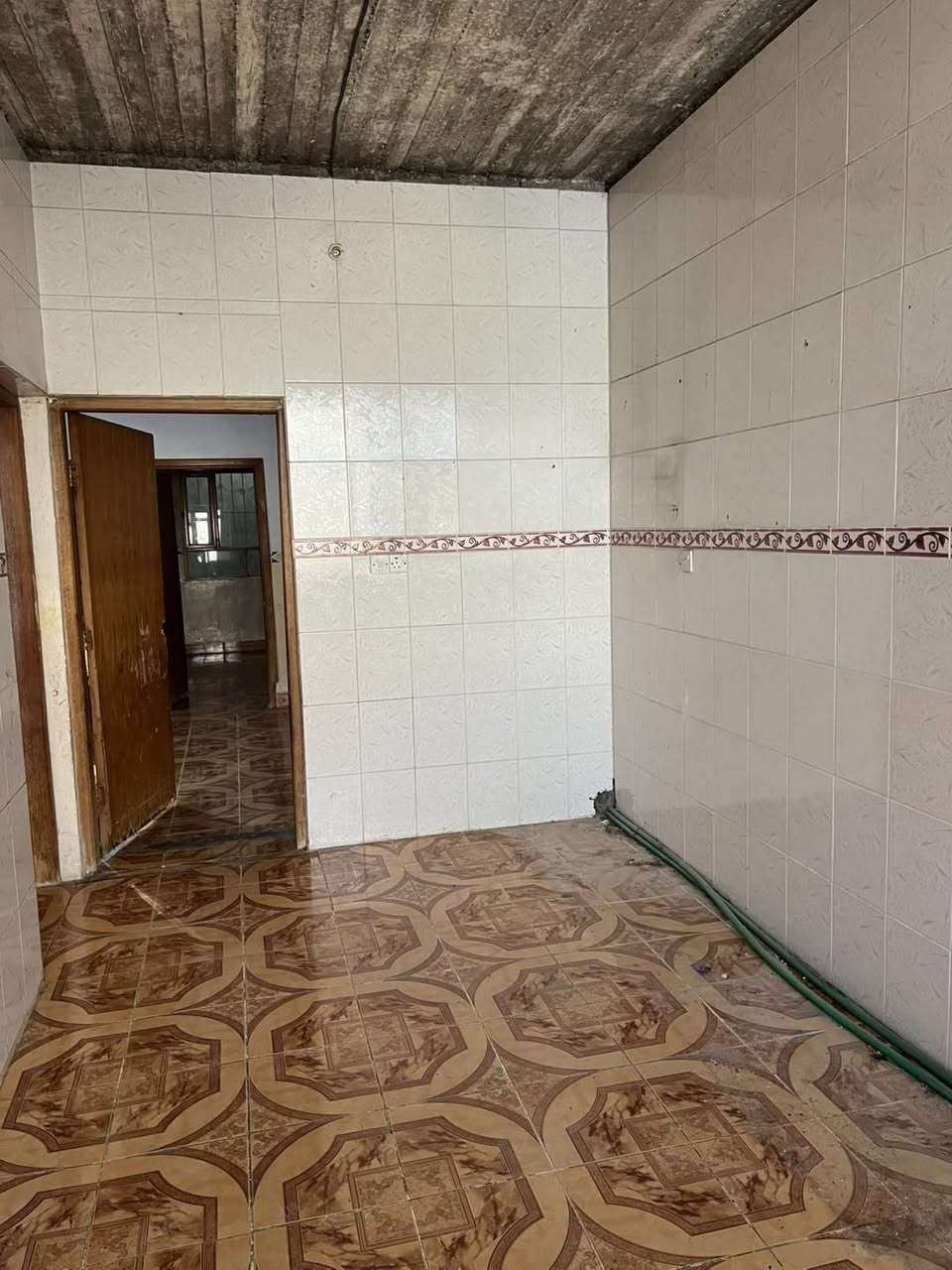 🏦🏢  #خانوو   لە #کەلار 

لە 🌍 #گەڕەکی#شەهیدان
 
🟡 ڕووبەری🧱 :  125 م² ( 6.5   *   ٢٠  ) 
🟡ڕووی سلیمانی
🟡 بەرامبەر تەلار دیندار

  ⬛ خانوەکە🏫 پێکــهاتووە لە یەک قات :   
🔵 میوان
🔵 دوو ژوور نوستن 
🔵مەتبەخ 
🔵 هۆڵ

    📞:   ***********
              ***********
