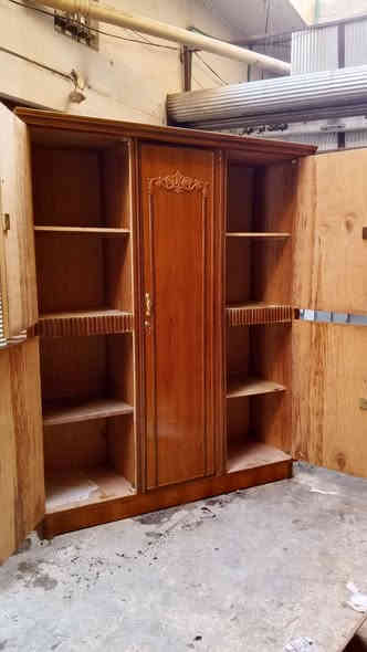 عليكم كنتور صاج مقطع مستخدم 3 أبواب نضيف جدا *********** بغداد يوجد توصيل
