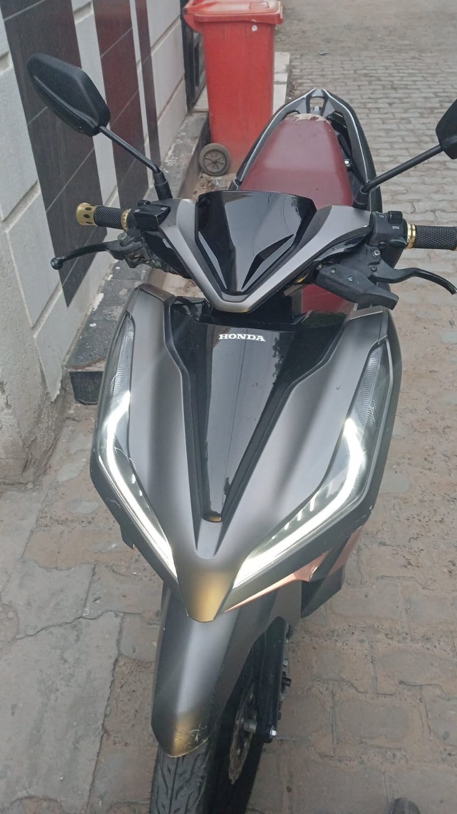 سلام عليكم دراجه هوندا كليك (Honda Click)،
دراجه يابنيه صار 6تشر نازله من رنبه  دراجه  مكفوله كفاله من كلشي  (   سعره مليون ونص  )
رقمي ***********