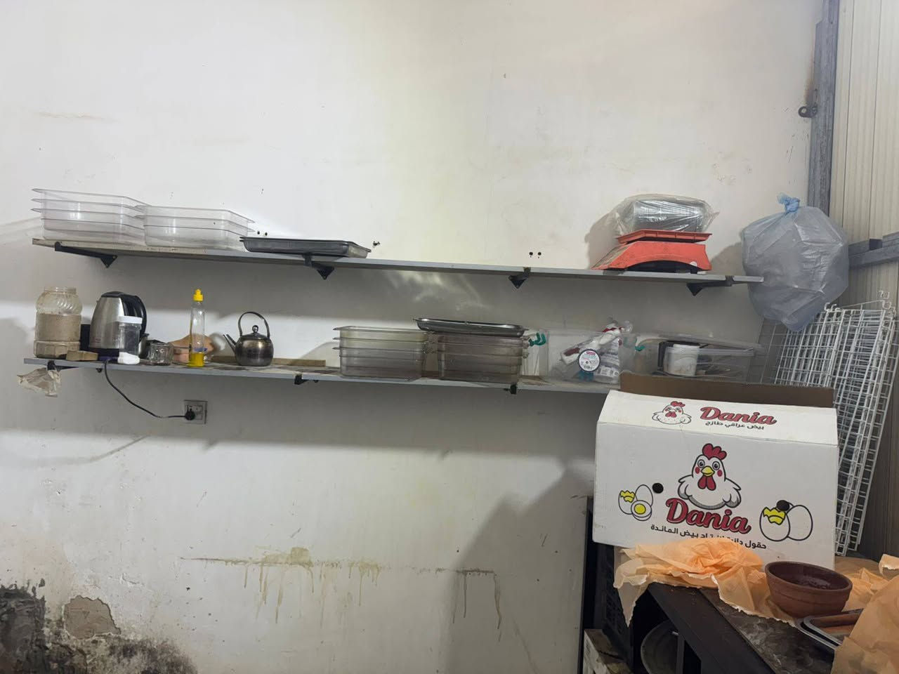 رفوف اغراض نواعم محل طرشي للبيع ***********
