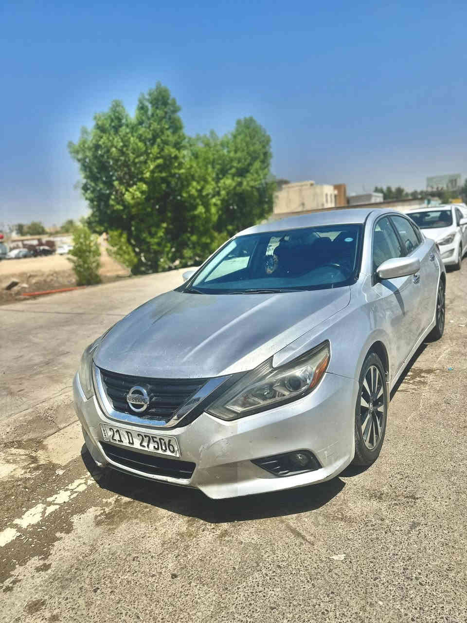 نيسان 2016 كير 2020 سيارة نظيفة حادثها قطعة وحدة بس بنيد  *********** ااسعر 128 وبيها مجال
