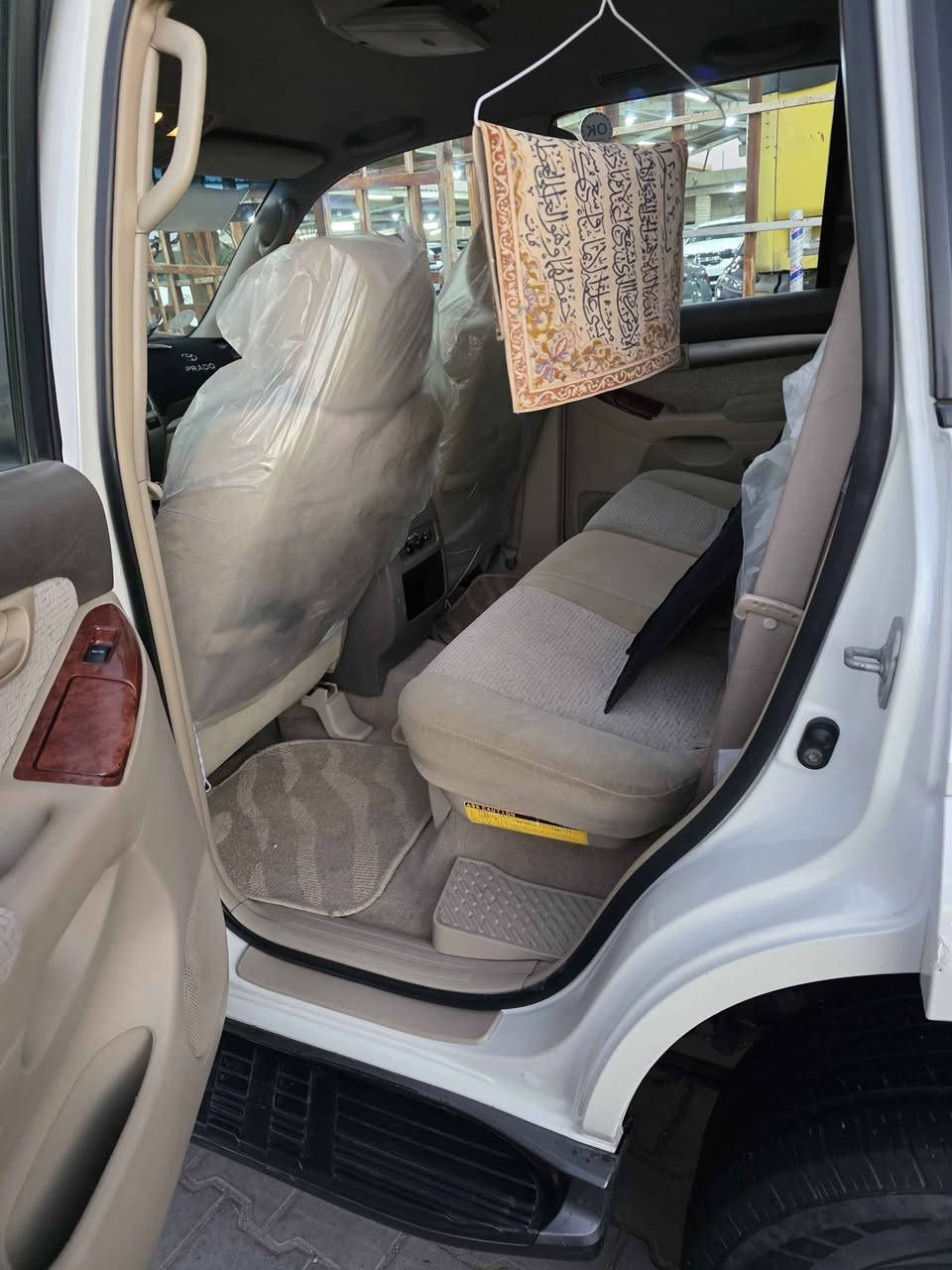 برادو ٢٠٠٧ .. خليجي كفاله عامه ضربه صبغ تبديل 
مكينه 4 سلندر ٢٧٠٠... بالكارتون مامفتوحه .....
شاشه بالسكف فور ويل شغال ... تخم تايم حداده بالكارتون ... ماشيه ٢٥٠....كم........تبريد 3 قطع .... .
تخم تاير جديد .... دواخلها عسلي بالكارتون ....
مكاني بصره ... السعر ١٤٢ ارخص برادو 
*********** البصرة, العراق
