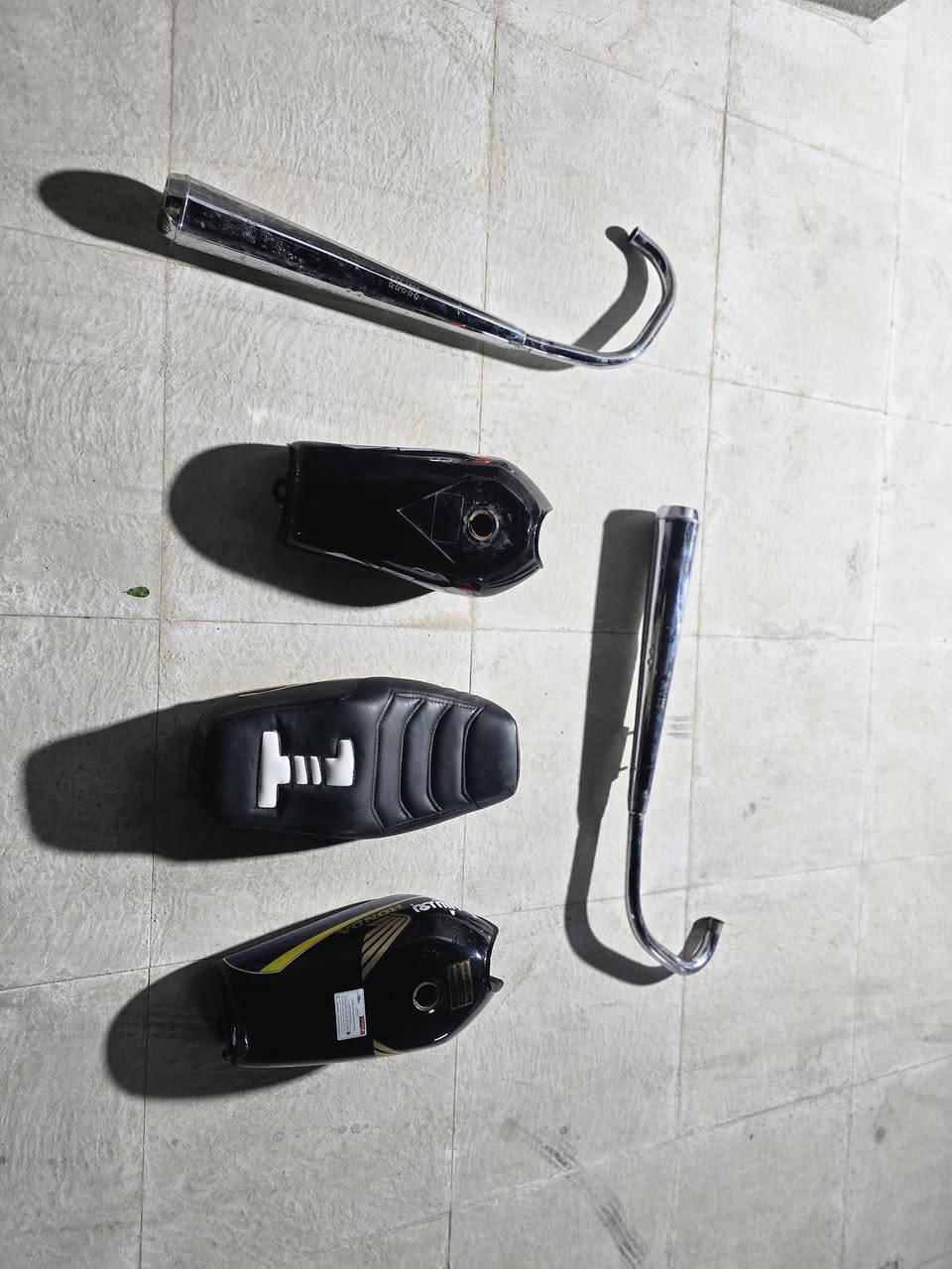 سلام عليكم غراض للبيع تانكيات وكشن تفصال وصالنصات تهريب اس 1000 الغراض كلمن وسعره ***********
