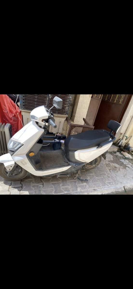 سلام عليكم دراجه شحن موديل 2024 دراجه خير من الله صار شهرين من مأخذه بطاريات 🔋 فول ضمان بيهن الدراجه يجي وياه سويج بصمه جادر صندوك الدراجه خير من الله مستعجل عله بيعته سعره 500 وبيه مجال كلش بصيط المكان بغداد الإسكان شارع مستشفى الطفل  
 دراجه 6 بطاريات ***********
