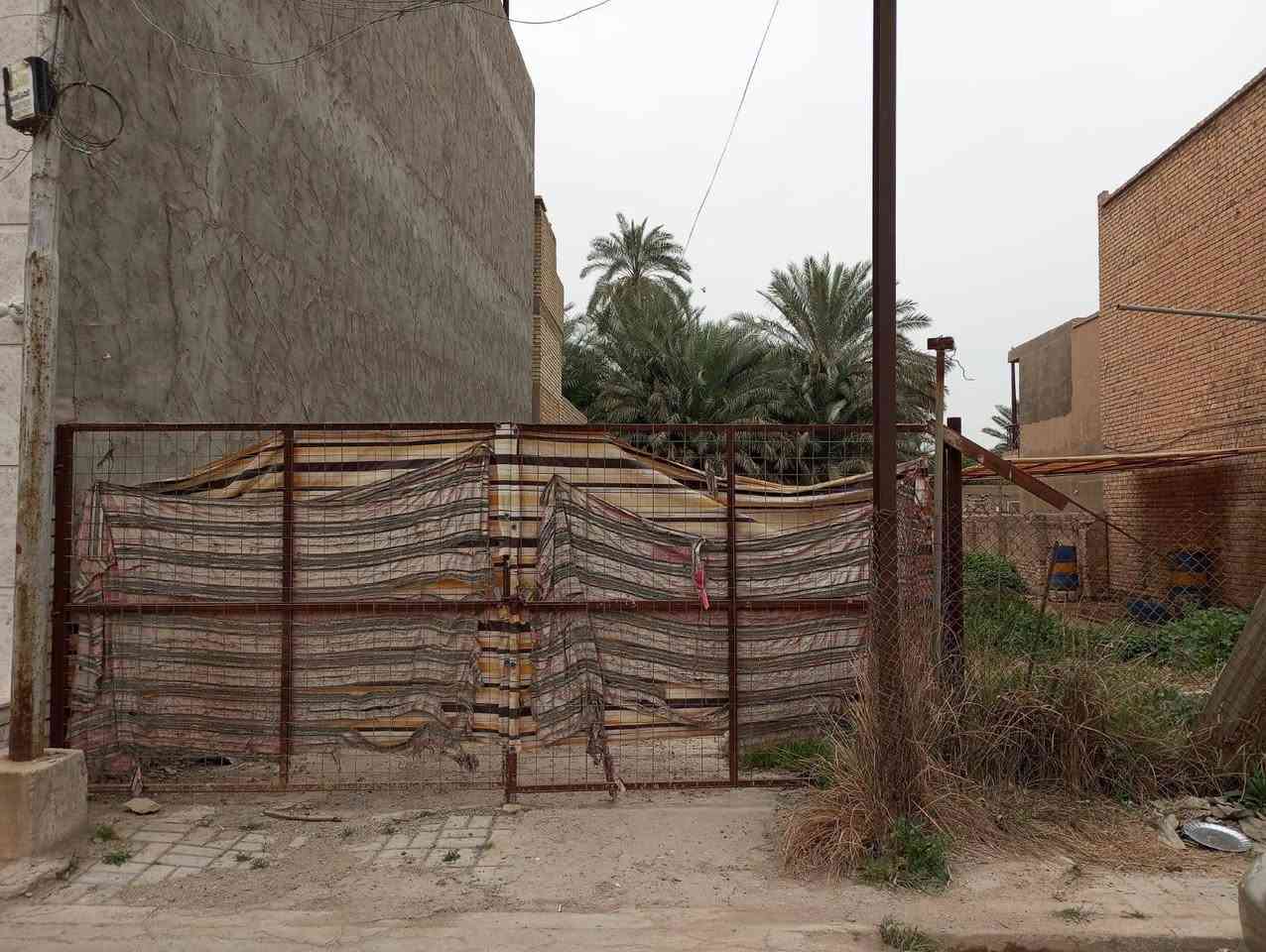 السلام عليكم تعلن شركة الجبوري للعقار والمقاولات العامه عن بيع قطعة أرض ملك صرف سكني في منطقة الكريعات القصور
1 المساحة 380 مترررر
2 الواجه 11 مترررر ونص 
3 النزال 33 متررررر 
4 عرض الشارع 10 مترررر كامل الاخدمات 
5 السعر مليون و750 المتر الواحد وبيه مجال 
عنوان الشركة الكريعات الكويتي شارع حسينية ابي تراب قرب فلكة القرغولي استفسار اتصال على الارقام التاليه 
*********** أبو صكر الجبوري 
***********
