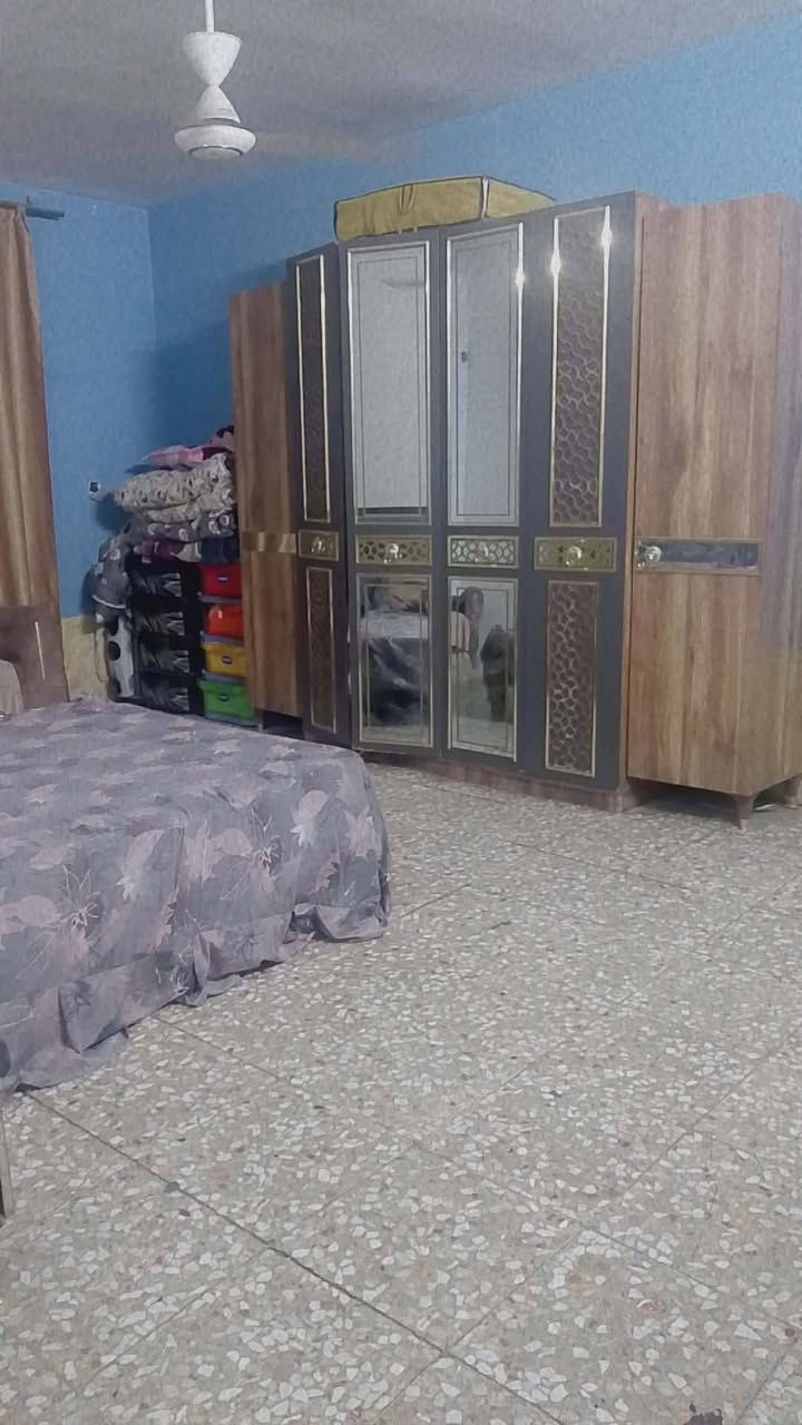 دار للبيع منطقة جسر ديالى العريفية 
زراعي 25 مساحة الدار 300 متر 
استقبال ومطبخ وصالة وربع غرف نوم مع صحيات داخلية وخارجية مع منور يصير مطبخ خارجي للاستفسار الاتصال ع الرقم *********** او واتساب
