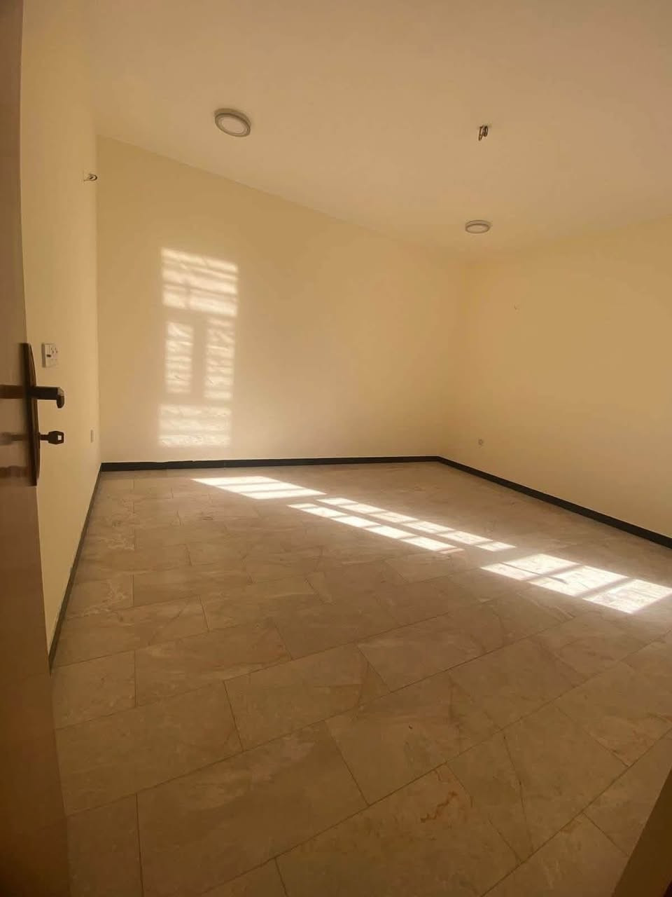 للإيجار في السيدية
بيت سكني مساحة 100م
الواجهة 5م – النزال 20م

🔹 يتكون من:
🏠 4 غرف نوم
🏠 صالة
🏠 مطبخ
🏠 خدمات

💰 بدل الإيجار: مليون وربع قفل

📍 الموقع: السيدية – مربع المثلث الذهبي

————————————

📞 للاستفسار:
***********

𓆪 مكتب حلم عقاري 𓆩
