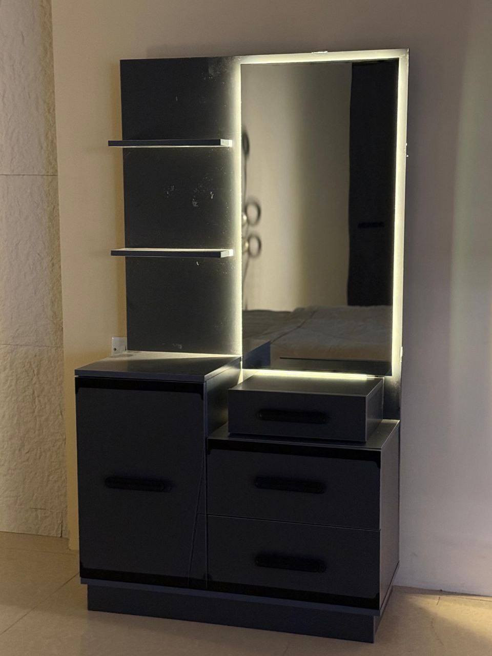 غرفة نوم نورين ابواب 7 قطع معمل اصلي درجة اولى📢
نفس الصورة بالضبط💯
ابواب الوسط المنيوم 
انارة لد بالكنتور 
برغي وجوي حديد
سرير جك خزان 
نرمايد هيدروليك 
سكك ثلاث مراحل  
متوفرة بلون رصاصي
كنتور 6 باب قياس 225سم✅
ملحق كنتور 2 باب 75سم✅
سرير 180*200✅
كومديات عدد 2✅
ميز تواليت✅
مراة قيافه✅

السعر  930 الف عراقي💰


**إذا كنت صاحب هذا الإعلان وتريد حذفه لأي سبب، رجاءا أرسل رسالة إلى الدعم الفني**