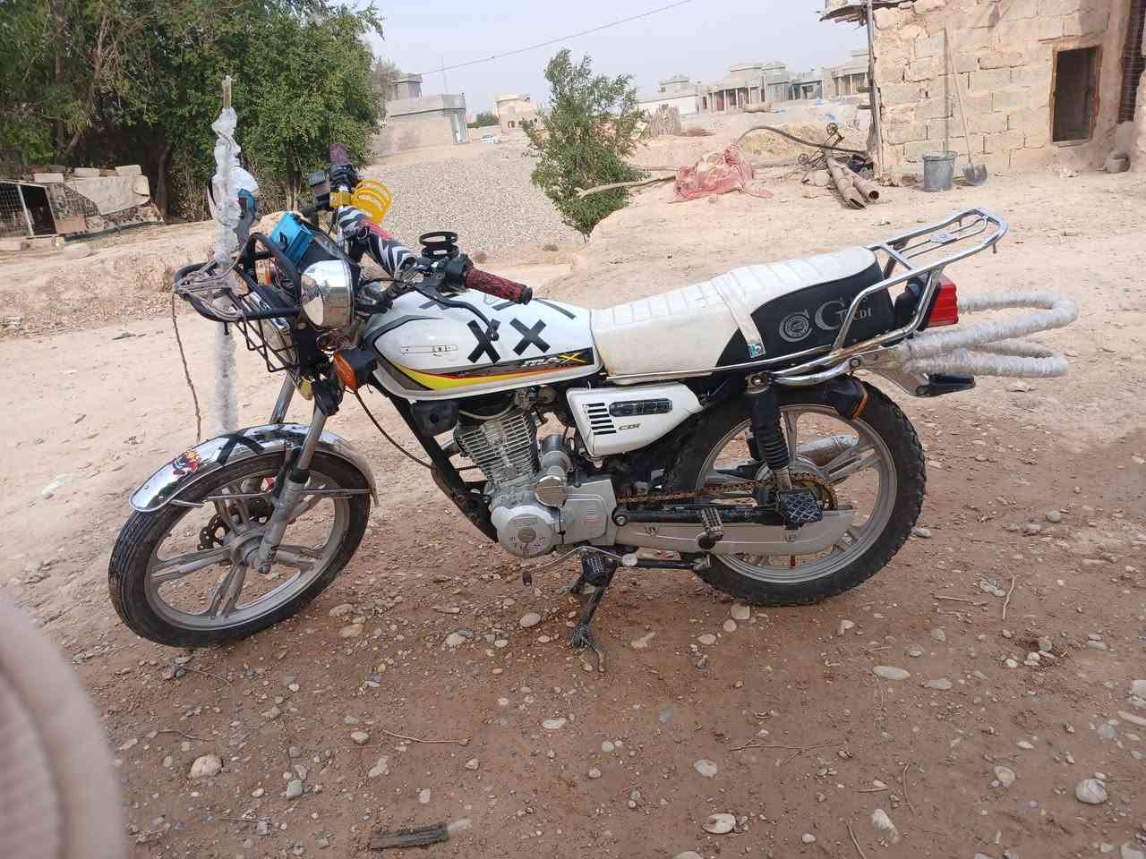 السلام عليكم عندي هاذه سيفان للبيع موديل 20 محرك مفتوح مبدل والفات بس شرط وياله شرط عدله شاصي شرط عدل كهربائيّات كامله نشاط فول نضافه فول جديد بمعنى الكلمه المكان صلاح الدين بيجي الحجاج ملاحظة صالنصه كاتم وهاذه رقمي بس واتساب *********** تجي تفحص وتأخذ كامل والسعر خاص
