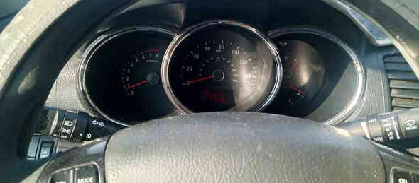 سورنتو (KIA Sorento) موديل 2011.
​اوارد أمريكي (نظام 5 راكب).
​المحرك: 4 سلندر سعة 2400cc، اقتصادي ومناسب.
​الكير أوتوماتيك.
​اللون: فيلّي / رصاصي
​ماشيه حوالي 119,000 ميل.
​تبريد ثلج
 تم تبديل الصدر بالكامل 
​السيارة متعرضة لحادث (وارد أمريكي). صور الحادث مرفقه مع المنشور
​تم تبديل الجاملغ  والباب المقابل للسائق.
​(البدن متضرر بشكل عام بحكم الموديل والاستخدام).
مقاعد مخمل نظيفة.
​التحكم: تحكم ستيرن كامل.
​شاشة أندرويد لمس حديثة
​كاميرا خلفية.
​كاميرا حوادث متطورة بثلاث عدسات (أمامية، خلفية، وداخل الغرفة).
​
​السعر المطلوب: 120 ورقة وبيها مجال
للأستفسار اكثر الاتصال على الرقم ***********
مكان السيارة الدوره قرب فلكة ابو دشير
ملاحظه غير متواجد على الفيسبوك بغداد
