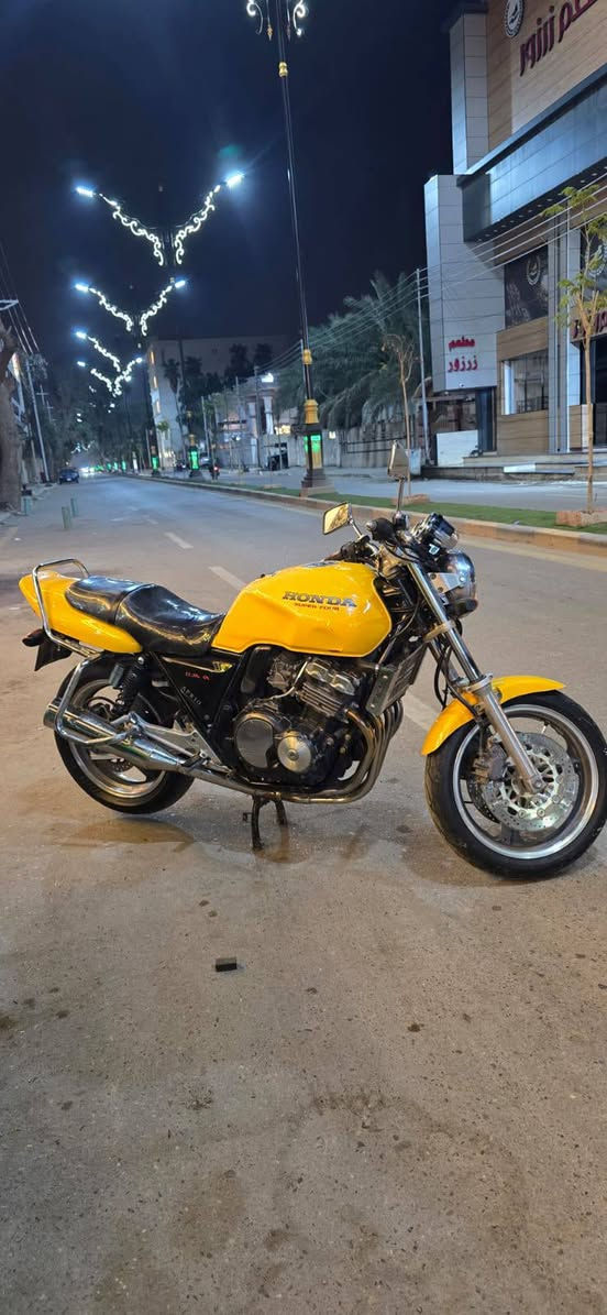 سلام عليكم دراجة سيبي فور جيل ول دراجة 16 ولف دراجة جديدة كفالة مكينة بلادية. ماملعوب بيهة بي شي كلهة شغالة مابيهة اي نقص سعر خاص مكنا جمعيات تصال علة رقم ***********
