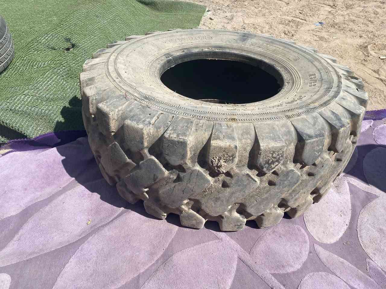 السلام عليكم تاير للبيع حجم  25_20.5 

البصرة ***********
