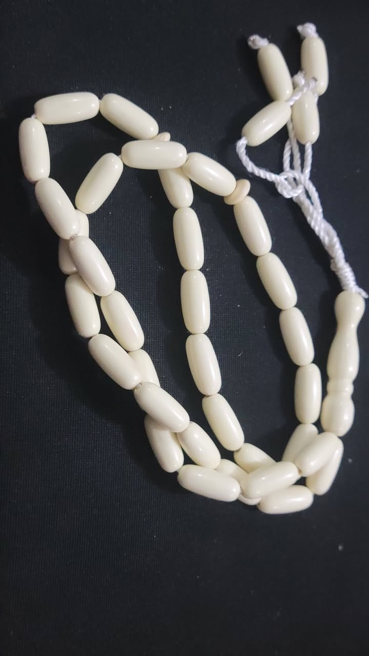 السعر القطعه 5
1. سبحة اليسر أو السندلوس الأصفر (الصور 1)
​هذه السبحة ذات اللون الأصفر الزاهي والخرز الكروي المنتظم هي غالباً ما تُعرف بـ "سبحة السندلوس"


**إذا كنت صاحب هذا الإعلان وتريد حذفه لأي سبب، رجاءا أرسل رسالة إلى الدعم الفني**