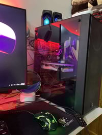 رايزن 7 5700X3D • 32GB DDR4 3600 • شاشة افيترون 2K 180Hz