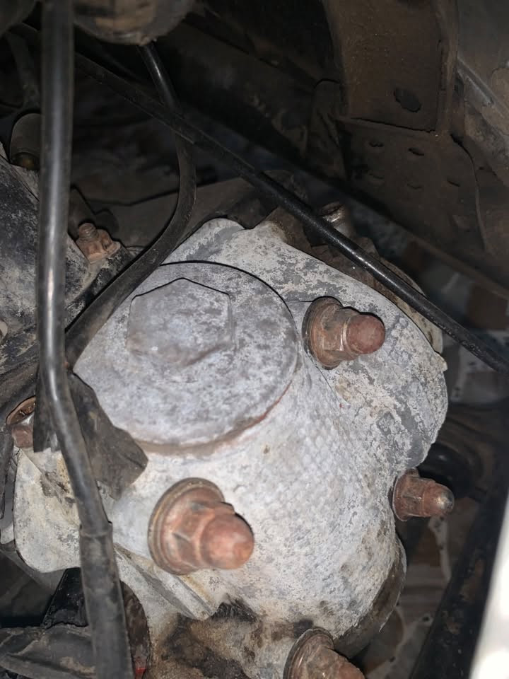السلام عليكم للبيع مراوس حسب القناعه وانطي فرق بريز لايت جوه الدراجه جديده عوزها ترتيبات بصيطه مثل صالنصه وطبك الكفرات وسوي ادامه دراجه زنون رباعي قفل جنطه قفل ستيرن مكاني بغداد الشعب *********** السعر325 وبيه مجال
