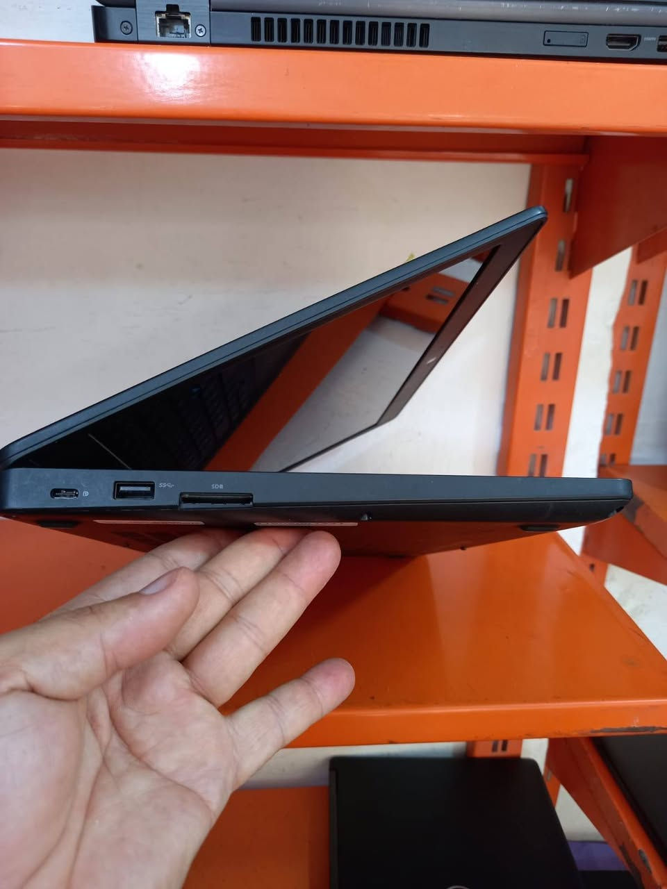 الشاشة لمس
لابتوب دل dell 5480
فئة المعالج  HQ
المعالج كور اي 7 الجيل 7
 من فئة HQ
الهارد    256    ssd 
الرام 8.     ddr4 
حجم الشاشة  14 لمس
الشاحنة اصلية 
يحتوي على منفذ تايب سي للشحن او نقل البيانات
نظام التشغيل ويندوز 10 عربي انكليزي 
الملحقات شاحنة وجنطة 
السعر  250
***********
***********
يوجد توصيل

متوفر 
تتوفر مجموعة لابتوبات بأسعار مناسبة ومواصفات مختلفة

