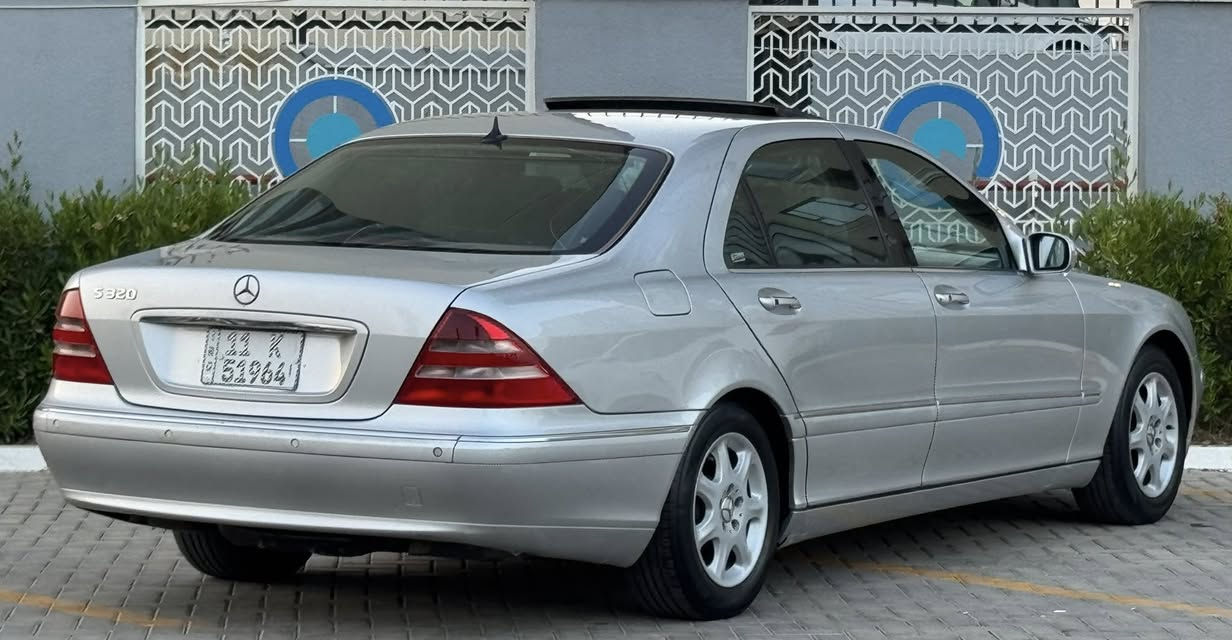 mercedes s320 2002
غواصة 2002 s320 ماشية 214 الف كيلو باب طويل صبغ ثلاث قطع رش جمالية رقم بغداد انكليزي جديد وهزة جديدة مواصفات فول الفول :
-محرك 6 سلندر v
-نظام جوبلس تصعد تنزل شغال
-سلايد روف 
-بصمة ابواب
-كراسي جلد جدا نظيف
-كراسي امامي خلفي كهرباء
-كراسي امامي خلفي تدفئة تبريد
-كراسي اماميات خزن ميموري
-تجاوي امامي خلفي كهرباء
-ستيرن كهرباء مع تحكمات ستيرن
-بردة خلفية مع بردة ابواب
-تبريد امامي خلفي منفصل 
-شاشة مع تلفزيون
-اشاير بالمرايات مع شفط 
-لايتات زينون داينمك
-زراك لايت
-حساسات امامي و خلفي
-انظمة قيادة
-داخل اسود مطعم بصاج
-بصمات عدد 2 مع ريمونت تحكم بالمسجل او شاشة
سيارة جديده جدا متتقارن بالتعبانات ولملزكات مكاني بغداد حي الجهاد سعر 137 ورقه وبيها شي بسيط 
***********
