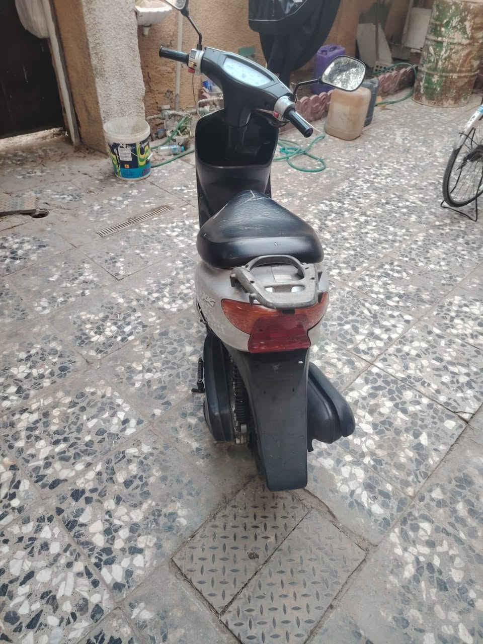 السلام عليكم للبيع دراجه عصفوريه 60  جاهزه انكر سلف و اطلع الدراجه شادلها كلوب زنون ثلجي + كوبات اشاره حمر + تخم تاير جديد الدراجه تجي تشوفها و تحكم رايدها 250 الف مكانها حي الجهاد رقمي ***********

