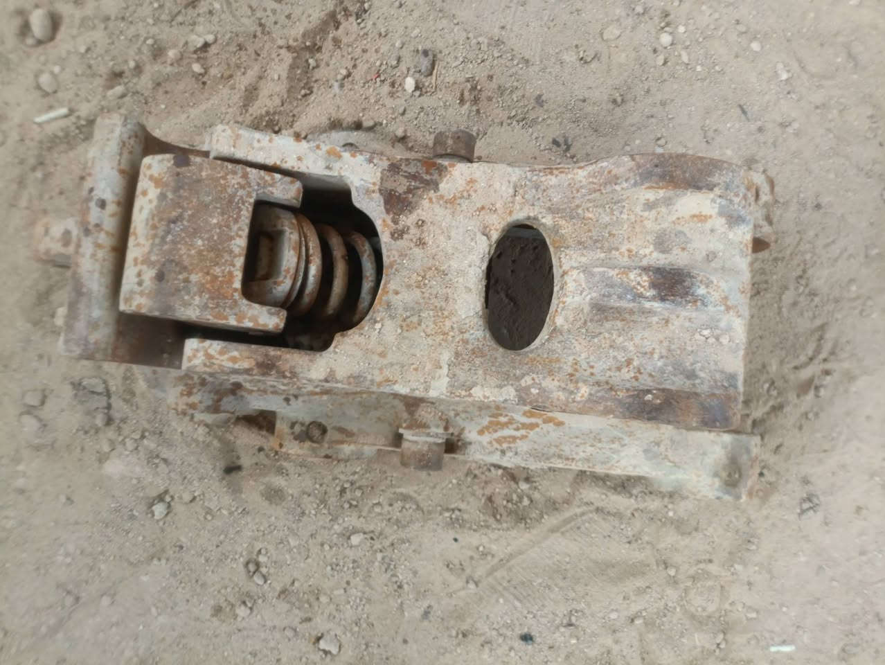 للبيع كماشه حفاره جي سي بي ***********
