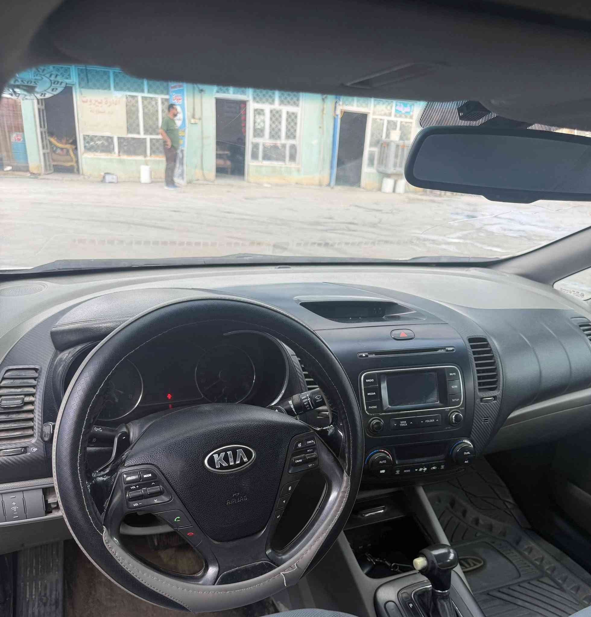 سلام عليكم سيراتو 2013 شكل 14
فول مواصفات 
✅بصمه
✅بصمة ابواب 
✅مري شفط 
✅فتحة سقف 
✅ويل كروم 
✅تحكم سرعة 
✅وضعيات قيادة 
✅محرك 1600✅
سياره بيها قطعتين صبغ 
مكان السيارة الديوانية سعر 104 وبيها مجال للطيبين تحويل او وكالة موجود
***********
