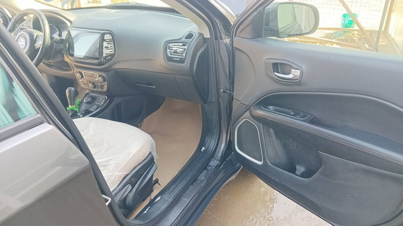 مرخصه مدير اكروب المحترم السلام عليكم ورحمه الله وبركاته عندي جيب كومباس موديل 18 فول ليمتد ضرارها جاملغ الايسر الامامي بس من الخارج ماكينه وكير  كله جديد 
باب البسمنه تحويل ثاني يوم السعر 138 بمجال حق الجيه الاتصال على هذا الرقم ***********
