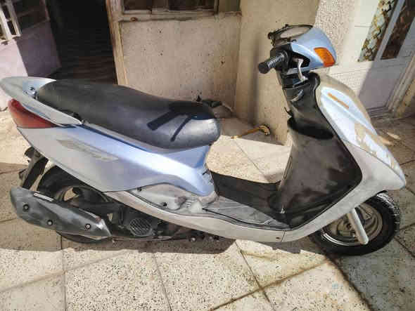 سلام عليكم دراجه بريز  صالي شهر من نزلته رمبه 
محتاج وريد ابيعه مكينه ناعمه وكفرات مختمه 
سعر ٨٠٠ اتصل ***********
