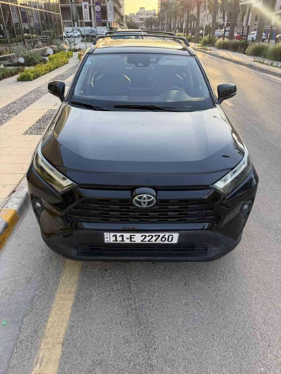 السلام عليكم 
تيوتا راف فور 2022 هايبرد 
XLE بريميوم 
فور ويل 
لون اسود 
كشنات جلد 
تدفئة كشنات 
خزن ميموري 
تدفئة ستيرن 
كشن كهرباء 
جنطة كهرباء 
فتحة سقف
تبريد قطعتين 
مناخ منفصل
رادار امامي و نقاط عمياء 
تحديد مسار و مثبت سرعه و مانع تصادم 
السياره ماشيه 43 الف ميل 
حادثهة بنيد مبدل و الجاملغات الاماميه مصبوغه 
للبيع فقط السعر 200 وبي مجال
مكاني بغداد 
للاستفسار ***********
