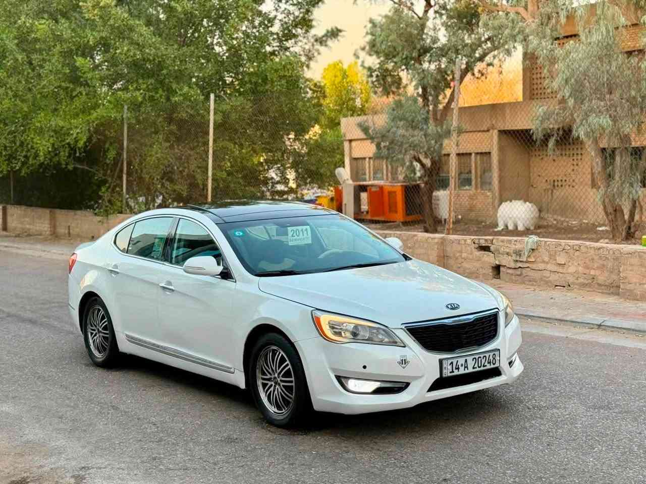 سلام عليكم كيا كادنزة مديل 2011 وارد خليجي فول موصفات واحد عله واحد  محرك v6 سلندر  3500 دوش  وكير مكفولات حداديه تخم تاير تبريد ثلج مكفوله من ضربه وتبديل بيه رشات صبغ جماليه  سياره جديده وجاهزه من كلشي وشرط احله من صور  السعر 88 وقابل للتفاوض الستفسار نتصل ***********مكان سياره كربلاء مكلف آلنشر
