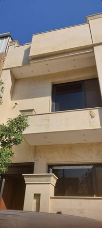 دار للبيع 50م بغداد الاعلام مجاور مركز الشرطة الاعلام الاستفسار 077152...