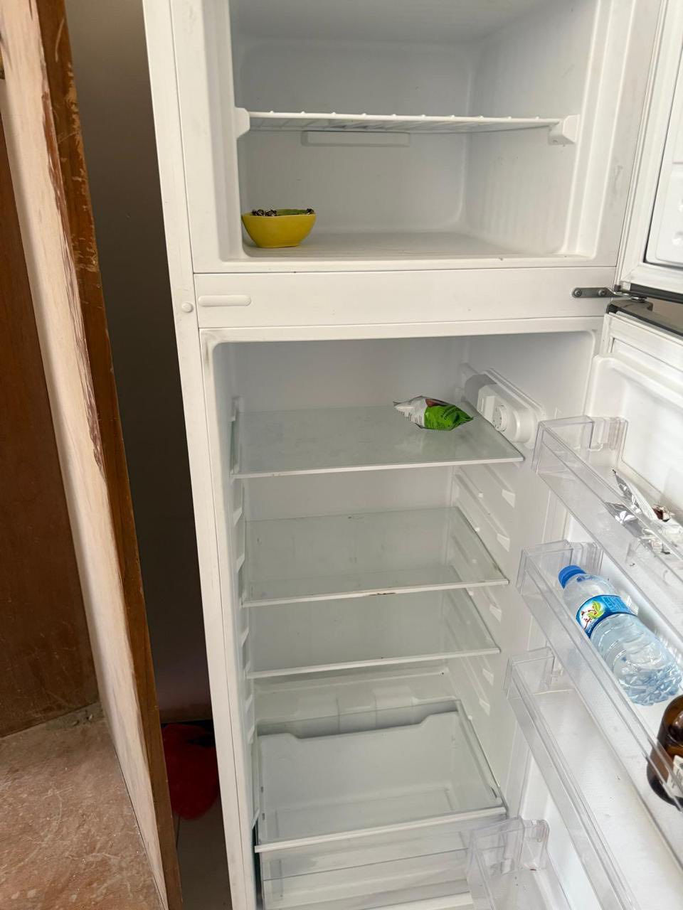 لبيع في الشعب حي البساتين مقابل سما بغداد
الغسالة 275.000
الثلاجة 275.000
الطباخ 225.000
البيع لداعي السفر مستخدم شهر فقط 
***********
