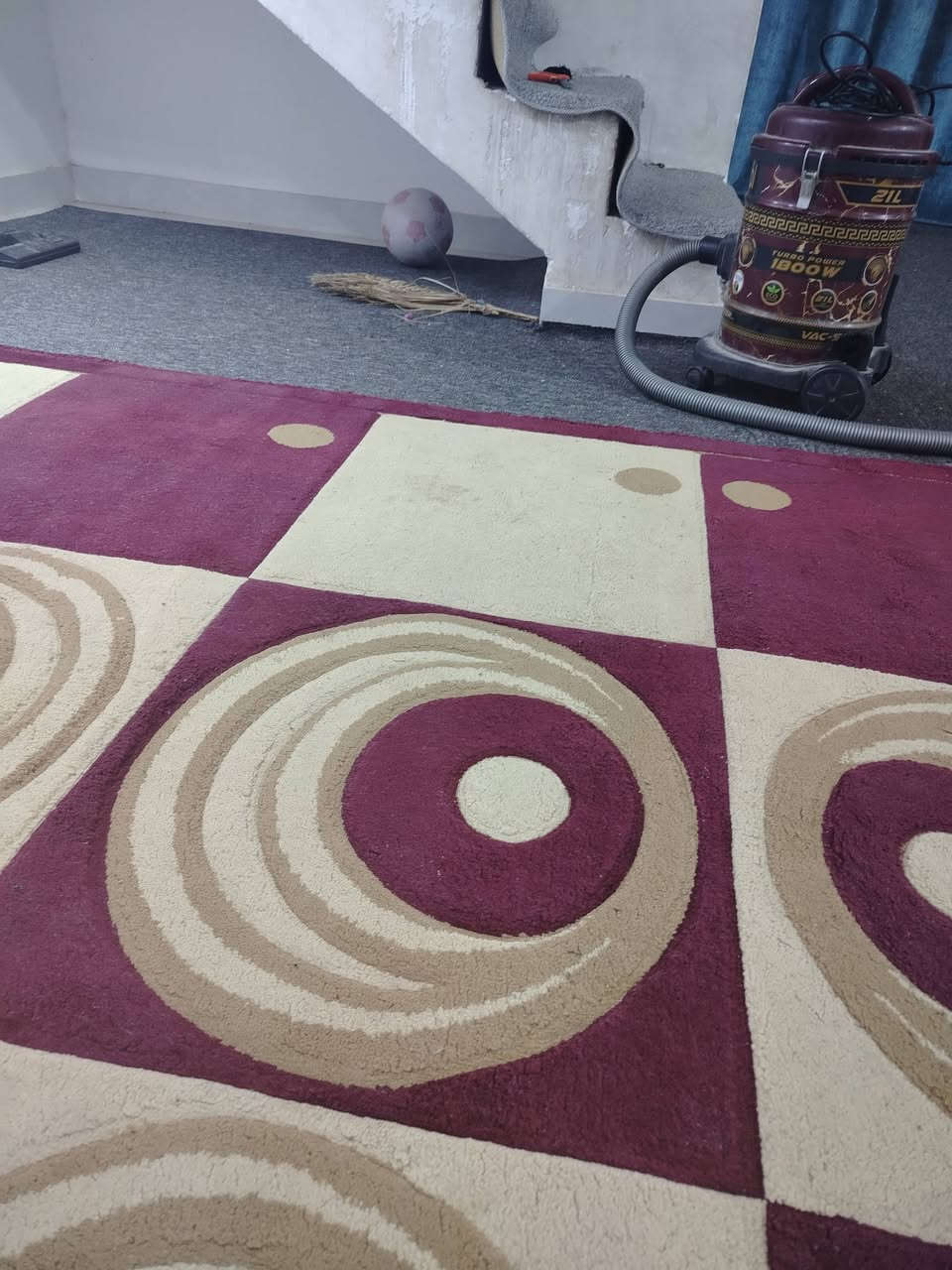 زوليه كاشان نوعيه زينه وخمل عالي قياس 3في 4 نضيفه  للاستفار الاتصال *********** كوفه شارع المعمل السعر 50 وبيه مجال
