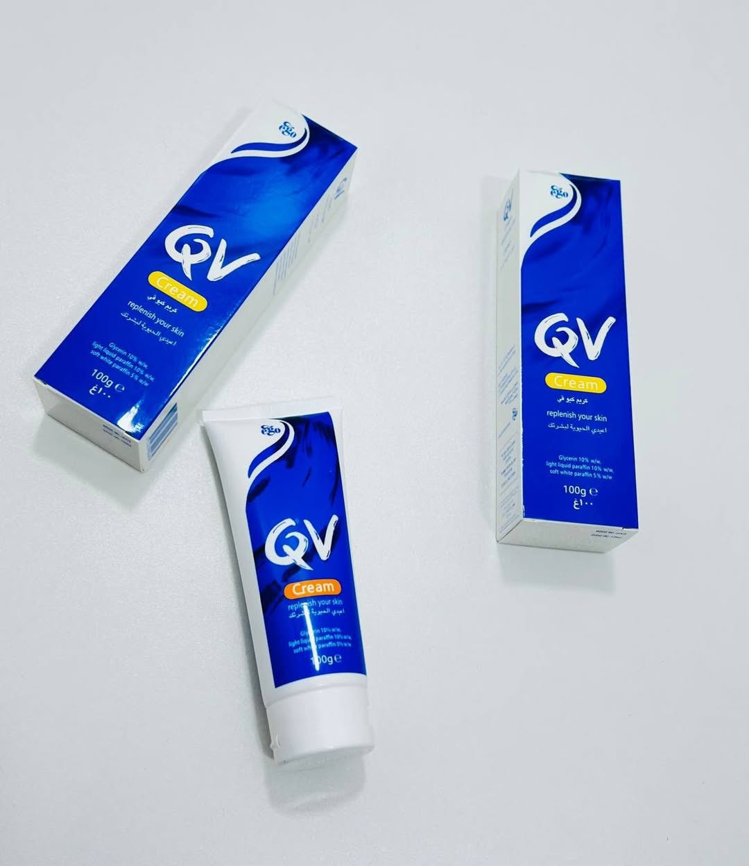 ⁨ 💙 كريم QV هو كريم ترطيب واقٍ غنيّ يُستخدم لتجديد وترطيب البشرة، خاصةً الجافة والحساسة منها. 🎀✨
يُستخدم لتخفيف وعلاج حالات الجلد الجافة مثل التهاب الجلد، الأكزيما، الصدفية، الجفاف أو السماك. 
 يحتوي على الجلسرين (10%)، البرافين السائل الخفيف (10%)، والبرافين الأبيض الناعم (5%). كما يحتوي على السكوالين، وهو مكون طبيعي موجود في زيت الجلد. 
المميزات :
يساعد على حبس الرطوبة الطبيعية عن طريق العمل كحاجز واقٍ. تركيبة متوازنة الحموضة، منخفضة التهيج، وخالية من العطر واللون واللانولين والبروبيلين جليكول مناسب للبشرة الحساسة. 100ml

توجد توصيل لجميع المحافظات العراق 🇮🇶🚚🚕للحجز والاستفسار يرجى التواصل عبر الخاص 📩💌توجد لدينا عروض خاصة وخصومات وهدايا 🎁😍⁩


**إذا كنت صاحب هذا الإعلان وتريد حذفه لأي سبب، رجاءا أرسل رسالة إلى الدعم الفني**
