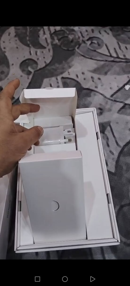 هونر باد x9a بالكارتونه مستخدم يومين يعني اعتبر نفسك مشتري جديد شخط واحد مابي السعر ٢٠٠ الف مكاني بغداد الاتصال على رقمي *********** الهيرتزيه والوضوح مال الشاشه ١٢٠ الذاكرة ١٢٨
