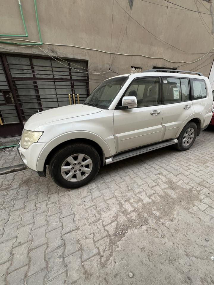 سلام عليكم
باجيرو 2009 حبتور
كفاله عامه + سونار بالمنشور 
مكان السياره بغداد الجديده 
لتواصل  ***********
السعر 140 ورقه
