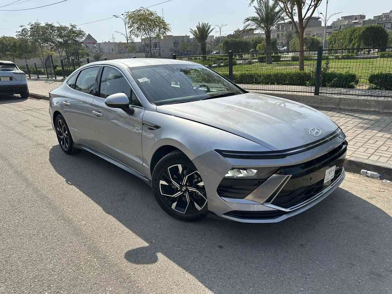 هيونداي سوناتا  2025 للبيع بسعر 18500$
دخول جديد مدفوع كمرك حرة تترقم جميع المحافظات 
منفيست باسمي اني مستوردها وابصملك باي مرور يعجبك
✅ الحادث صبغ بنيد فقط  ومكانات بارد صغيرة 
✅ شواصي ولغود سليمة 
✅ ايرباك بردة وكشن فقط طاك 
✅ عداد المسافة 9 الف مايل 
✅ الموديل 2025
✅اللون سلفر 
✅مقعد سائق كهرباء 
✅ مقاعد امامية تدفئة 
✅ شاشة كبيرة متصلة كار بلي وابل كار 
✅ رادار امامي و خلفي 
✅ شاحن مبايل واير لس 
✅ تبريد امامي لمس 
✅ بصمة تشغيل وابواب 
✅ تشغيل عن بعد 
✅ هاند بريك كهرباء بصمة 
✅ نظام اتو هولد 
✅نظام تزحلق ونزول مرتفعات 
✅محرك بانزين 2500CC
✅ ستيرن هزاز للتحذير 
✅ كامرة خلفية دوارة 
✅ افكيشن ونظام ملاحة وخرائط 
✅ اضوية زينون و لد نهاري 
✅ درايف مود 4 أنظمة قيادة
✅ نقطة عمياء بالمرايات 
✅  توقف ذاتي لمنع الاصطدام 
✅ صندوق خلفي كهرباء 
✅ أرضيات كاملة و جك وسبير وعدة وكتلوكات
✅ تخم تايرات بلادي حجم 19 انج 
✅ تحكم ستيرن وتحديد مسار ومثبت سرعة 
✅سيارة جديدة وجاهزة ولا إشارة عطل مشتعل بيها 
مكان السيارة بغداد السيدية للتواصل على الأرقام 
***********-*********** واتس اب متوفر .
