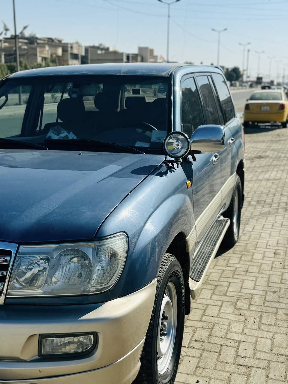 السلام عليكم لاند كروز للبيع 2007 السياره جديده كير مكينه كفاله عامه تخم تاير جديد تبريد ثلج تفئه شغاله بيه منضومه غاز السياره جاهزه ما تصرف عليه ربع رقم شمالي سليمانيه بسمي بيه اربع قطع صبغ السعر 175وبيه مجال مكان السياره بغداد البياع رقم الهاتف ***********
