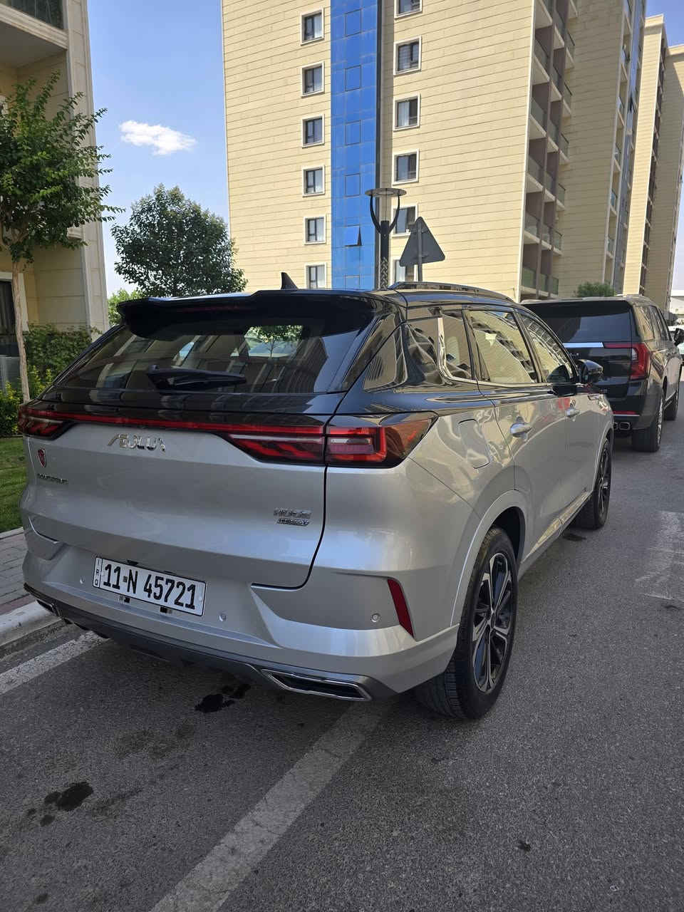 ‎السلام عليكم
مراوس مع فورد اكسبلور موديل ٢٠٢٤-٢٠٢٥
‎دونك فينك هيوج||||Dongfeng Huge 
‎موديل 2024 ماشية ٨٦ الف كيلومتر وقابل للزياده
‎المواصفات
‎-المحرك||1.5L محرك هايبرد توربو من شركه نيسان وبضمان 6 سنوات او 200,000 كيلو متر ايهما الاسبق
‎-القوه الحصانيه||242 حصان
‎-عزم الدوران||540 نيوتن
‎-ناقل الحركه|| 7سرعات
‎- 5راكب
‎-ويل قياس 19 انج
‎-بانوراما
‎-كاميرا محيطيه 360 درجه 
‎-اناره داخليه مخفيه متعدده الالوان
‎-شاشه التحكم حجم 12.3 انج
‎-شاشه عرض القياده حجم 12.3 انج
‎-التحكم بالمكيف لمس
‎-مري كهرباء||شفط
‎-مكيف امامي منفصل وموزع خلفي
‎-مقاعد مصنوعه من جلد النابا
‎-تدفئه تبريد كرسي السائق
‎-مقعد السائق كهرباء 10 حركات
‎-مقعد الراكب كهرباء 4 حركات
‎-عدد وضعيات القياده 3
‎-بلوتوث
‎-حساس اضويه
‎-نظام المساعده على النزول من المنحدرات 
‎-رادار (تحديد مسار)
‎-حساسات خلفيه
‎-محدد سرعه
‎-نظام المساعده على القياده
‎-دخول ذكي (بصمه)
‎-اناره محيطيه اماميه
‎-اناره اماميه زينون
‎-كشاف ضباب خلفي
‎-صندوق كهربائي شفط
‎-هاند بريك كهربائي
‎-فتحه USB
‎-توقف اوتوماتيكي (Auto Hold)
‎-حساس مطر
‎-مؤشر لضغط الاطارات
‎-عدد السماعات 8 وسماعات الرأس ايضا في المقاعد الاماميه
‎-وسائد هوائيه عدد 8
‎-استهلاك الوقود 5.8L لكل 100 كيلومتر يعتبر جدا اقتصادي 
السيارة وبعده بالضمان


**إذا كنت صاحب هذا الإعلان وتريد حذفه لأي سبب، رجاءا أرسل رسالة إلى الدعم الفني**