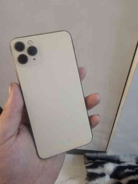 السلام عليكم
من رخصه الادمن 

ايفون 11 برو ماكس 

دبل خط نموذج M 

ذاكرة / 256

بطاريه / 89

الجهاز / مبدل شاشة 

لون /  ذهبي

المكان / بياع حي لعلام

***********

السعر / 320
