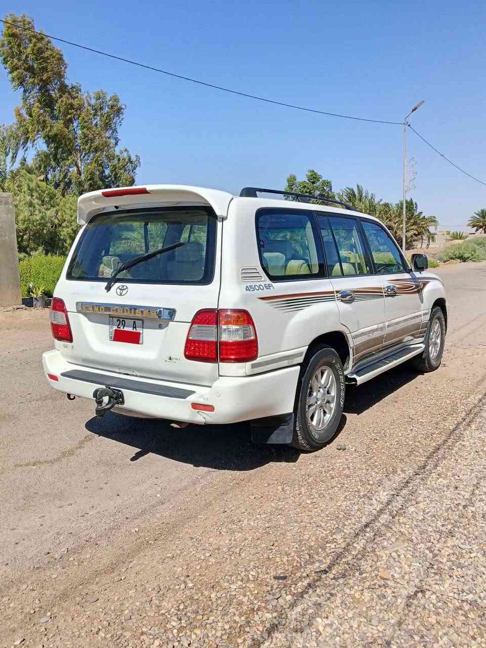 السلام عليكم لاندكروز مونيكا موديل 2000 رقم واسط دولي تحويل مباشر تبريد ثلج + ثلاجة وسطيه دبل تانكي كير اوتاماتيك محرك 6 بلادي جام كهرباء شاشة كبيرة لمس قفل سيارة سنتر ريمونت 7 راكب داخل جلد مصبوغه حزام جماليه مكان السياره واسط الكوت الاتصال 
***********
***********
